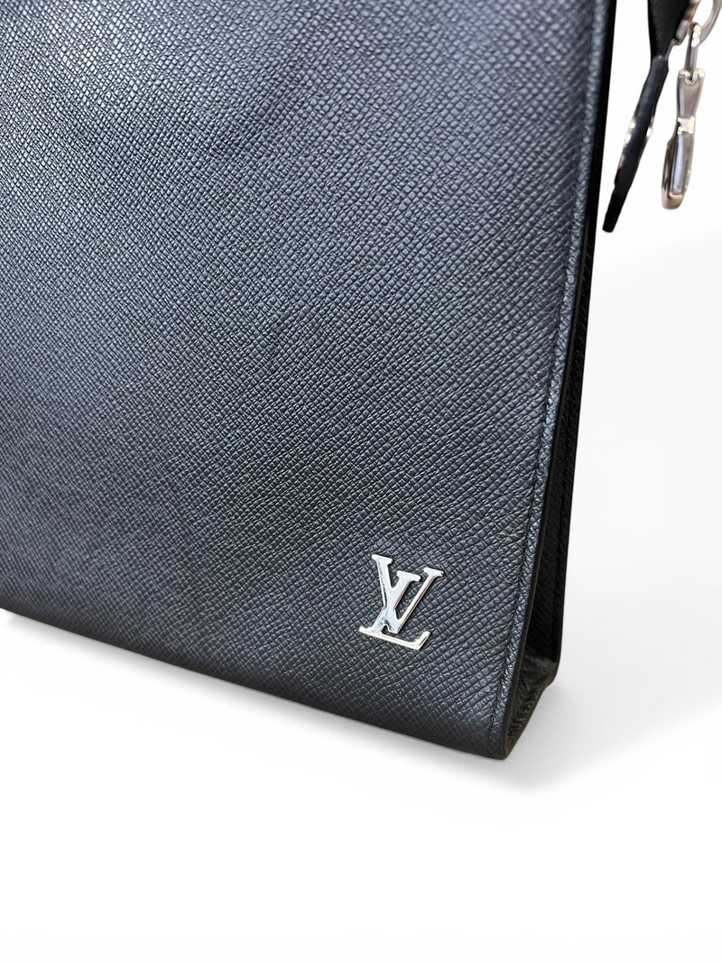 LOUIS VUITTON MENS WASH BAG ( PRE-LOVED )