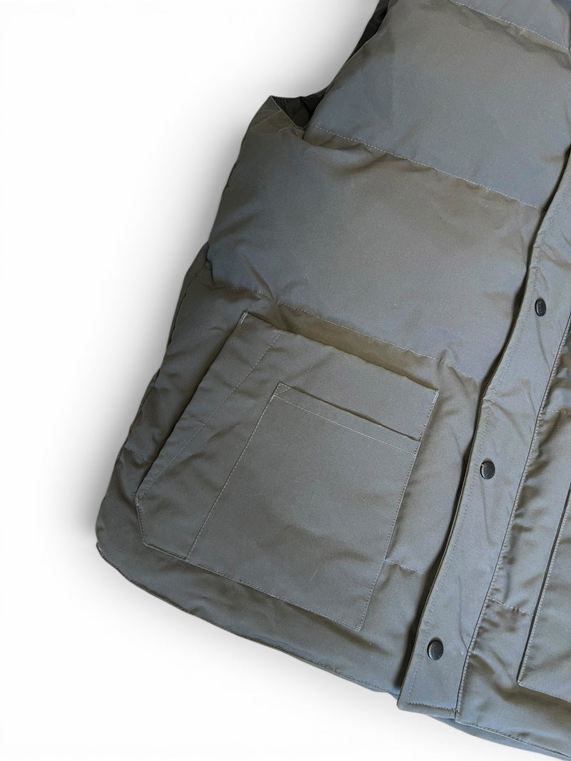CANADA GOOSE GILET - XL ( FIT LARGE )