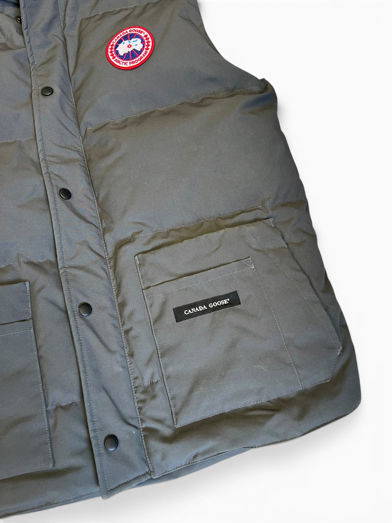 CANADA GOOSE GILET - XL ( FIT LARGE )