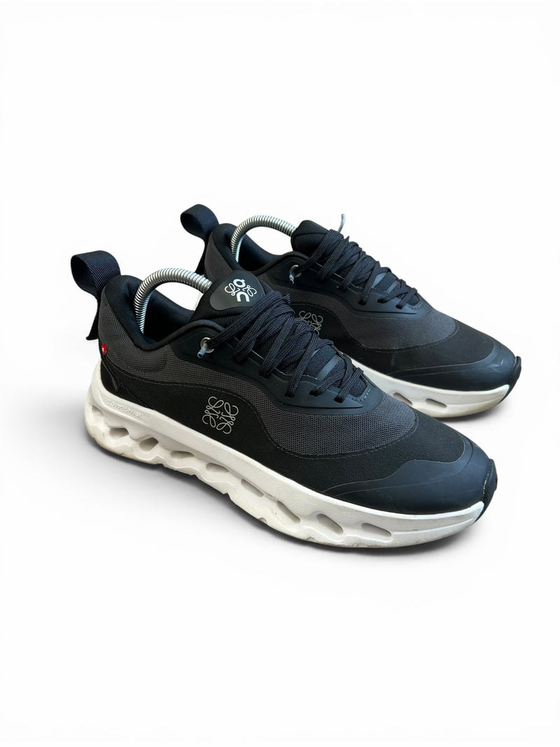 LOEWE X ONCLOUD TRAINERS - UK 8 FIT 7 ( PRELOVED )