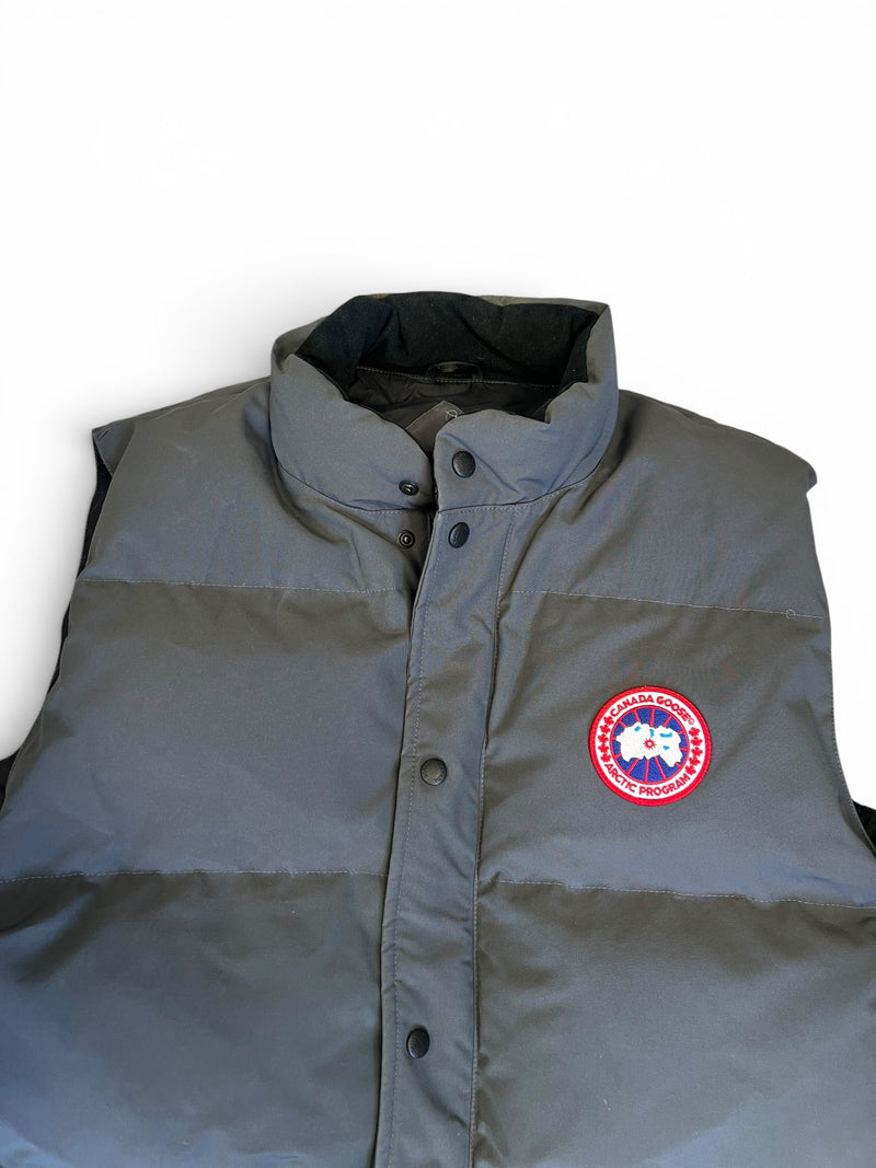 CANADA GOOSE GILET - XL ( FIT LARGE )
